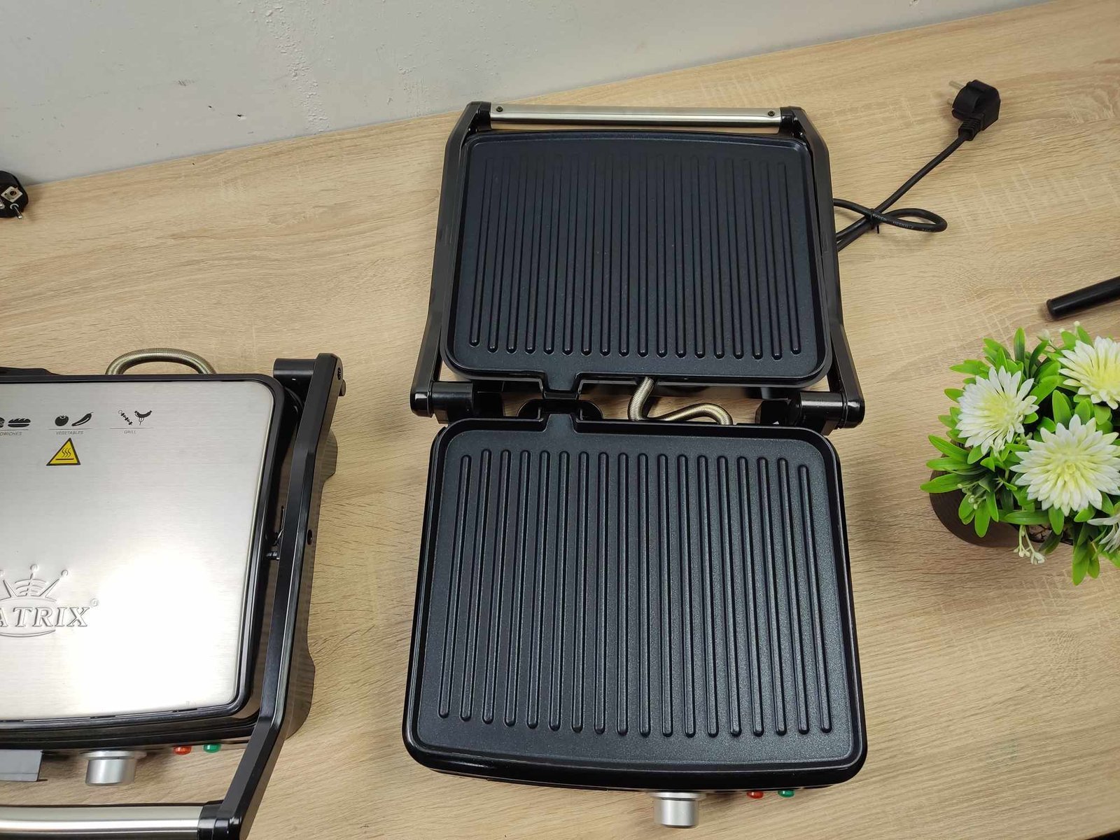 71d5a464-4b97-42e6-bee1-2b3cb35ef124.jpg Grill Panini / Viande XL - inox - 2200W Matrix – Image 1