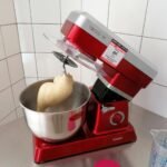 Robot Pétrin Multifonctions 6.3 L - 1200 W - Rouge/Gris Bomann
